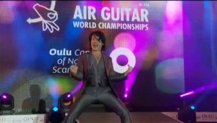 Finlande : une Japonaise de 19 ans championne du monde d'air guitar