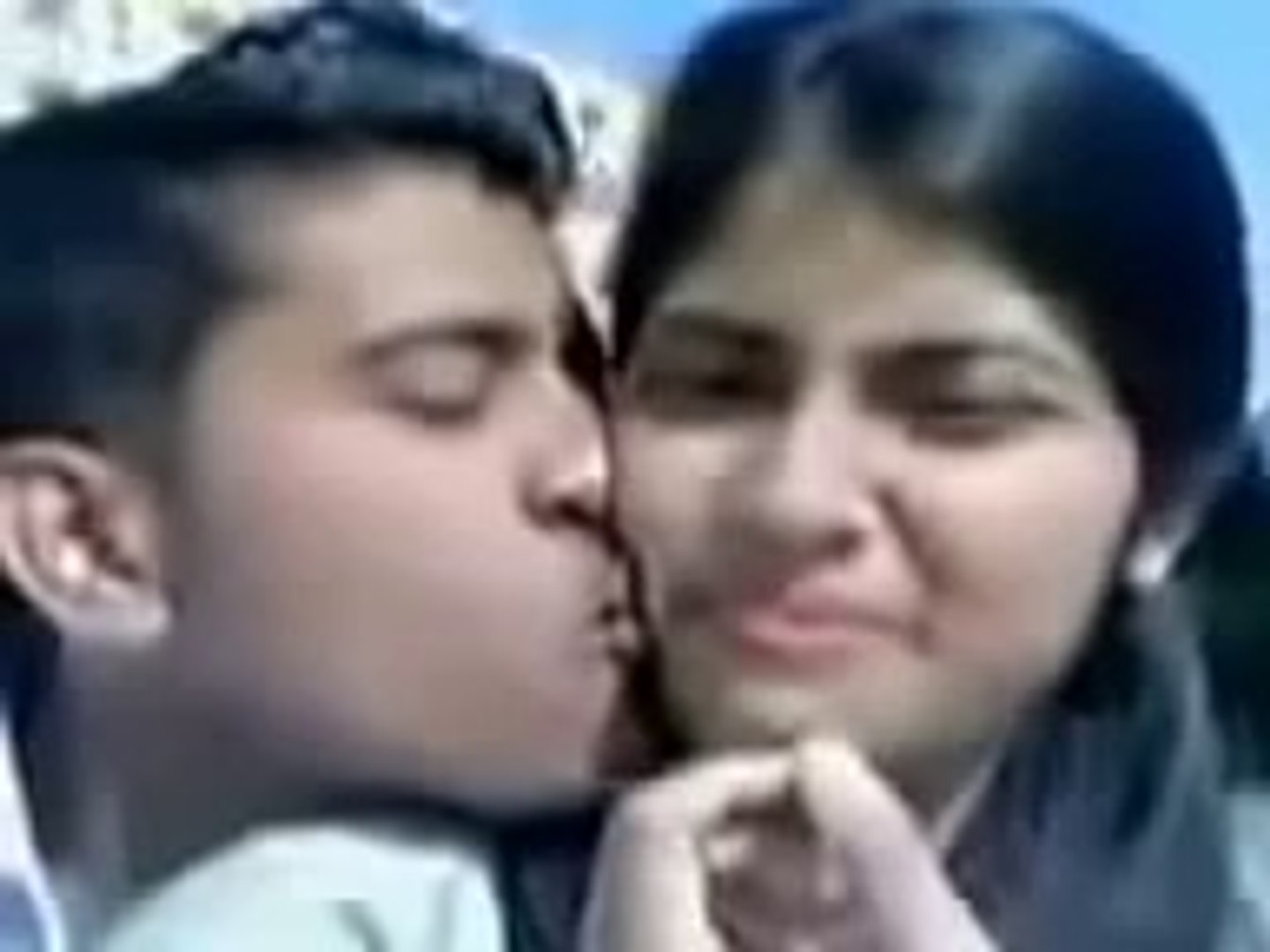 indian couple hot kiss BY video vines