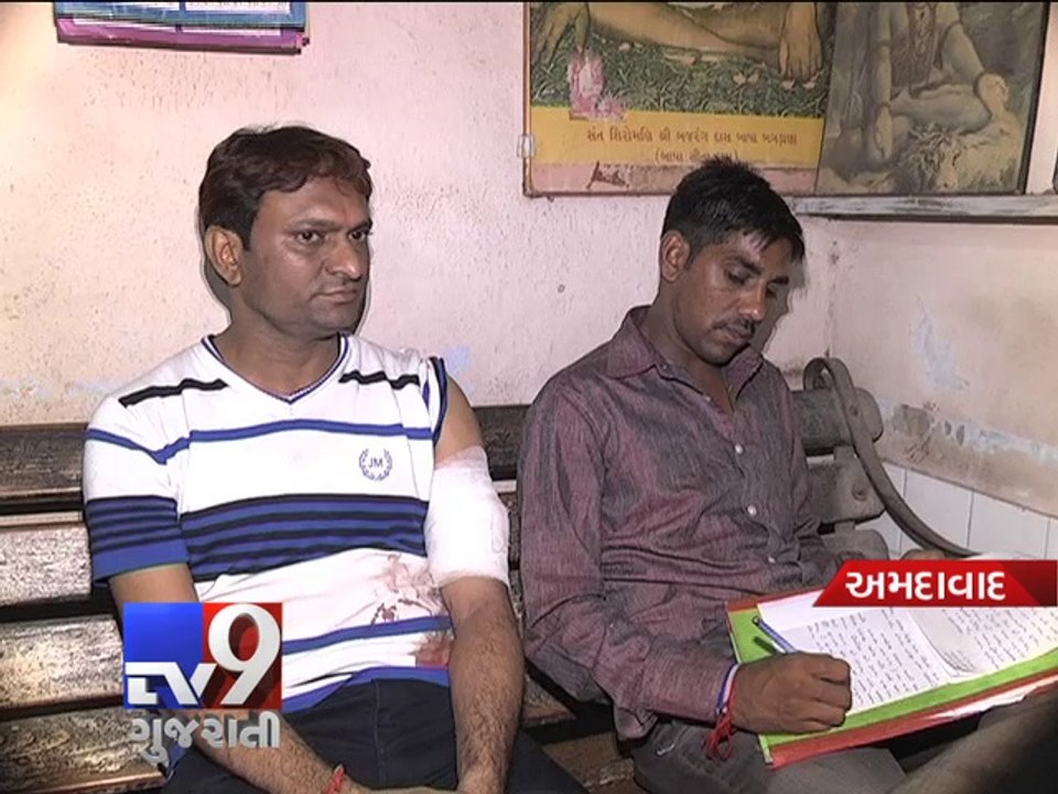 Customer brutally beats automobile showroom own...