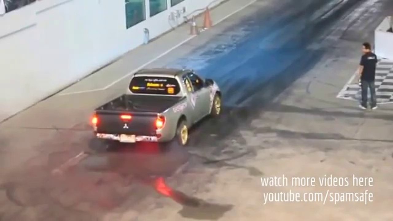 魔改造された日本の農業機械でドラッグレース 【タイ人バカ受け】
