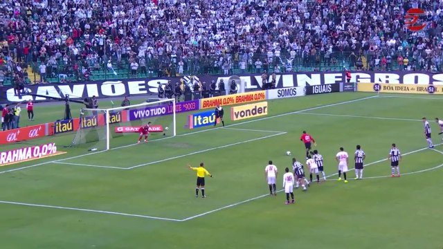 São Paulo empata com o Figueirense e fica no G4