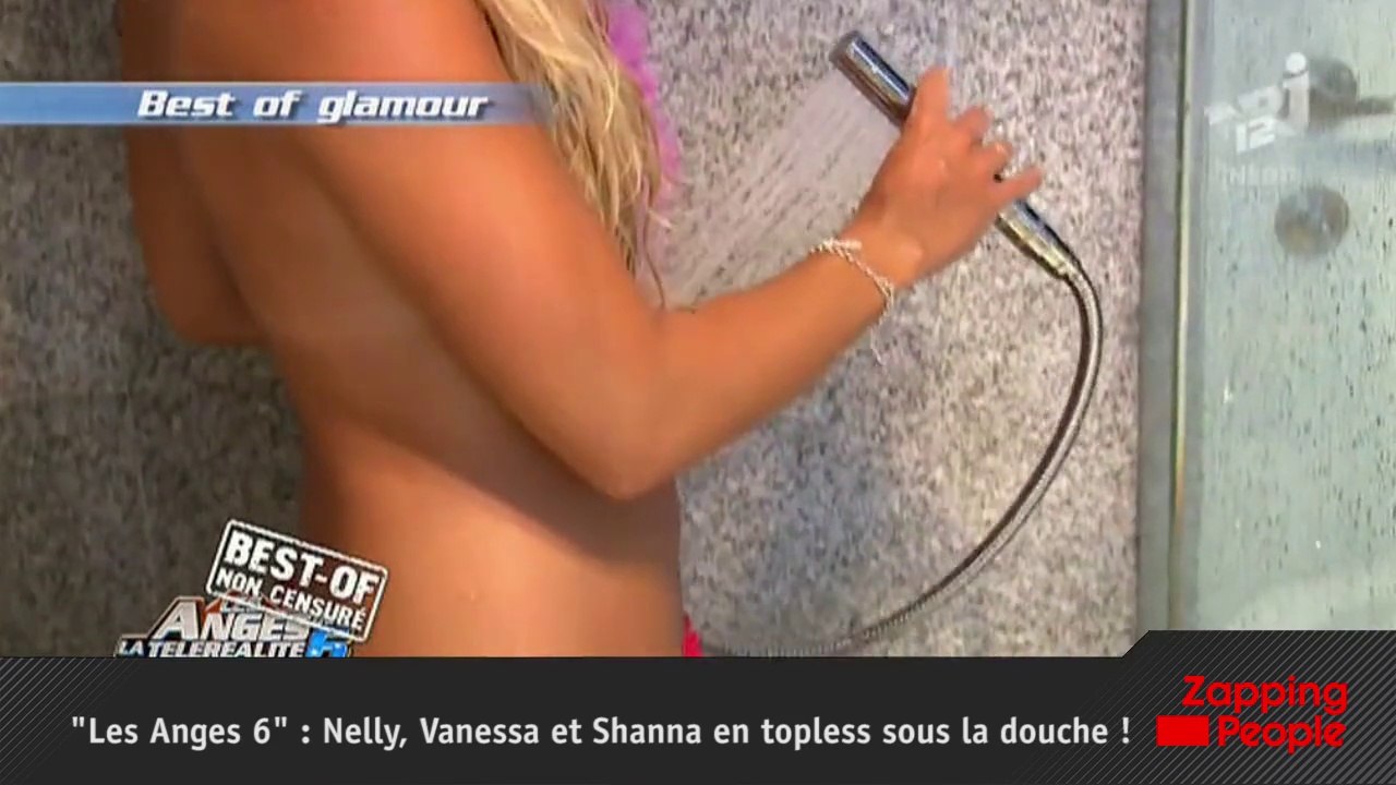 Anges 6 sous la douche !