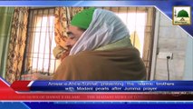 News 16 Aug - Ameer e Ahle sunnat presenting  the Islamic brothers with Madani pearls