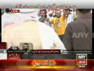 Protesters Barge Into Pak Secretariat
