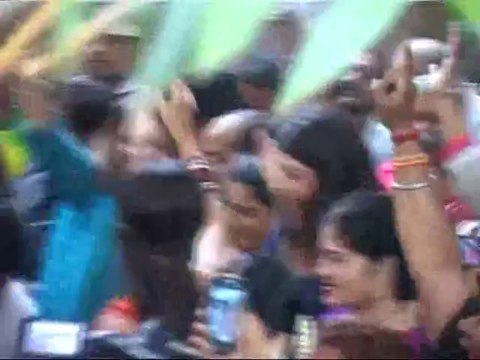 Shilpa Shetty With Husband Raj Kundra Dance While Celebrates Ganesha Visarjan at Home