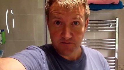 Teenage Instructional Video - How to change a toilet roll !!!