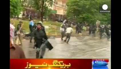 Pakistan: Anti-government protesters storm state TV building
