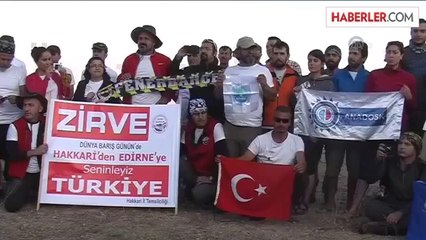 Dünya barışı için Süphan Dağı'na tırmanıyorlar