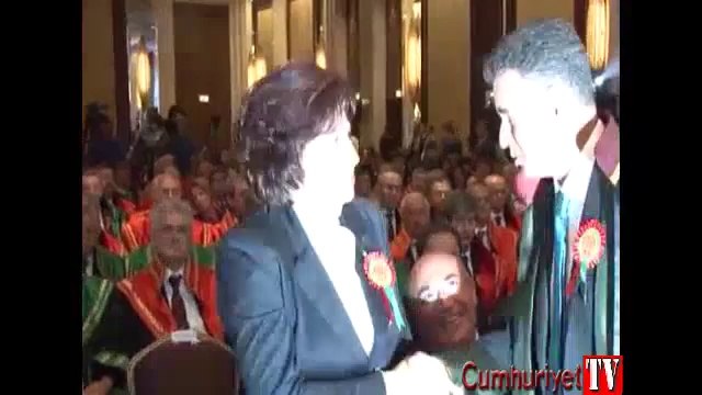 Törene damga vuran olay: Feyzioğlu'nun elini sıkmadan geçti