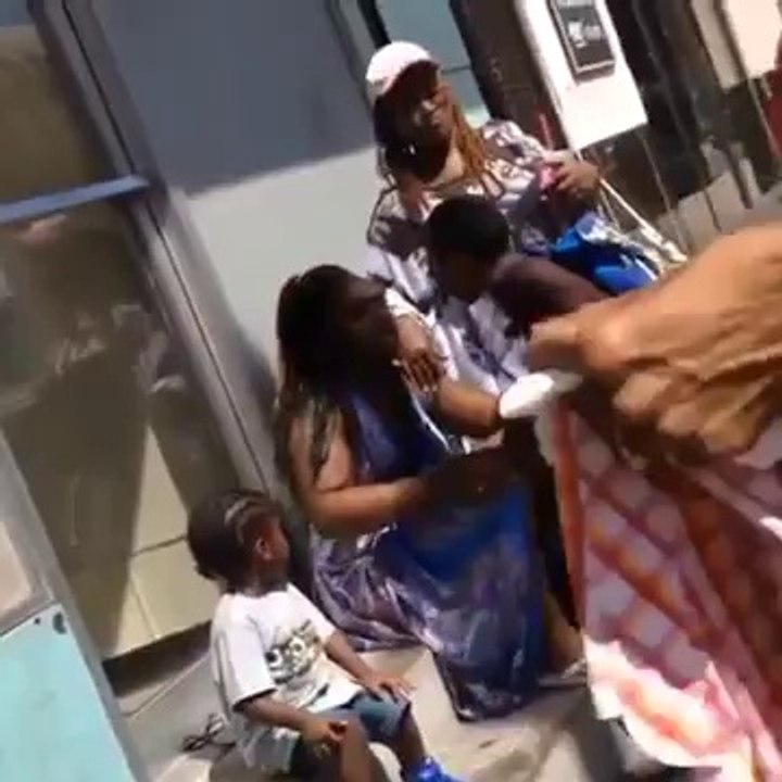 Enfant gifle sa mère