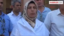 Şanlıurfa'da Mazlum-Der Üyelerinden Zeytin Dalı ile Barış Çağrısı