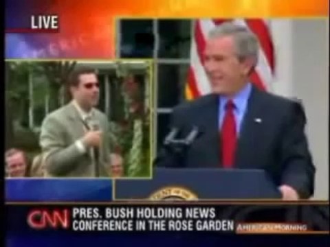 George Bush humilie un journaliste