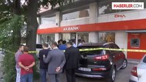 Bankayı Soyamadılar; Güvenlik Görevlisini Yaralayıp Kaçtılar
