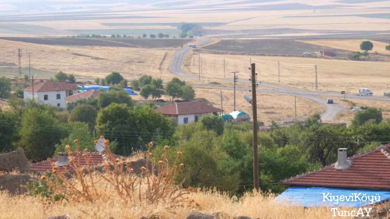 KiyeviKöyü{Hıçkırık Tuttu Beni}