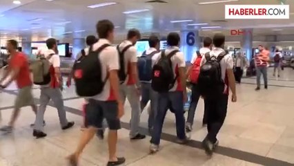 Dünya Üçüncüsü Olan Milli Kürek Takımı İstanbul'a Döndü