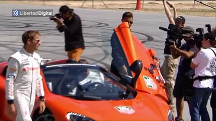 Cristiano Ronaldo y Jenson Button conducen un McLaren en el circuito del Jarama