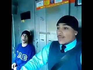 Make a Beat out of Anything when you don&#39;t have a radio Vine By Kelvins World