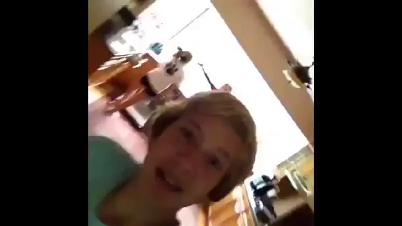 Mom Catches her Daughter Twerk Twerk Twerking It Up
