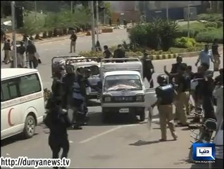 Dunya News-Police attack van carrying food for protesters