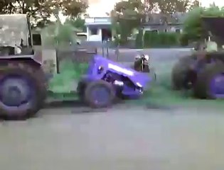 Tracter un tracteur en panne : Fail de l'année!