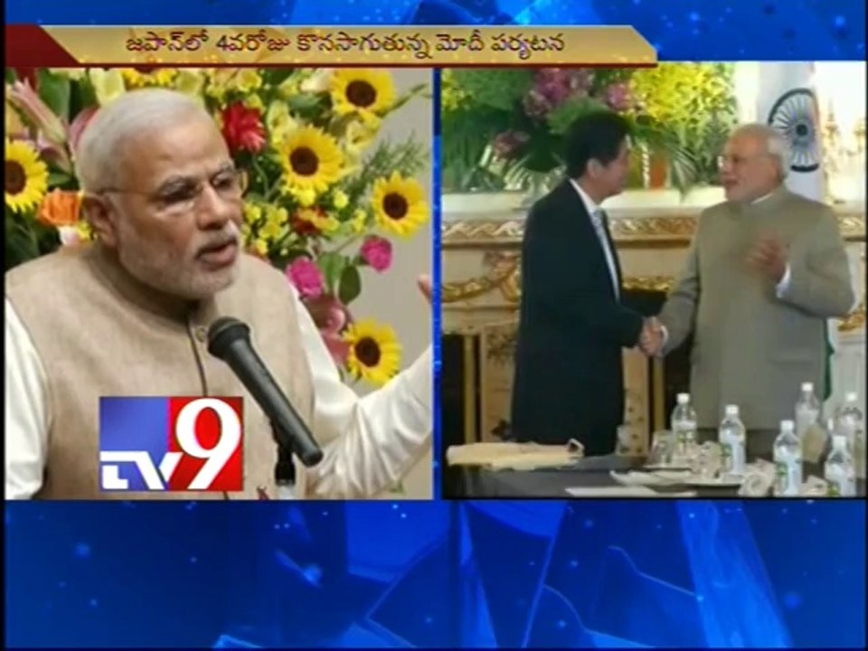 Narendra Modi plays taiko drums in Japan