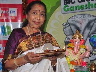 Asha Bhosle Peforms Ganesh Aarti At BIG FM