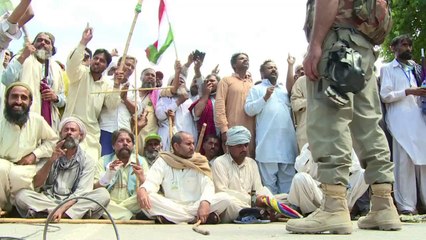 Pakistan: des opposants attaquent la télévision d'Etat