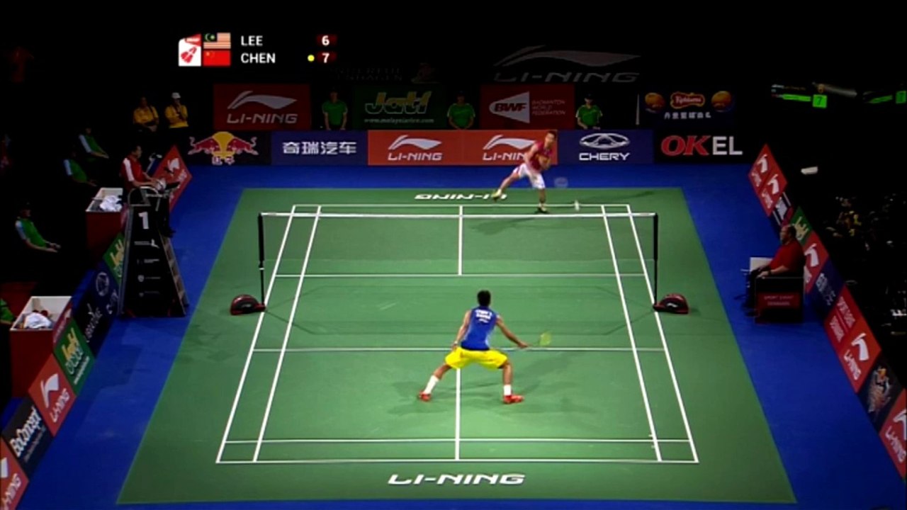 Badminton, colpo mondiale in mezzo alle gambe