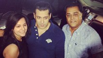 Salman Khan Strikes A Pose With His Fans In Toronto