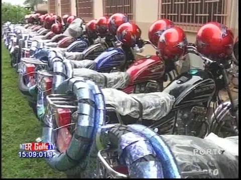 Le Ministre EL HADJ ISSA Azizou paye les 8 mois d'arrièré aux agents contractuels locaux