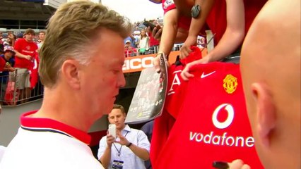 Falcao jets into Manchester to complete United medical