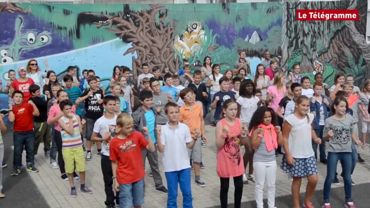 Quimper. Rentrée : le flashmob des 6e du collège de la Sablière - Vidéo  Dailymotion