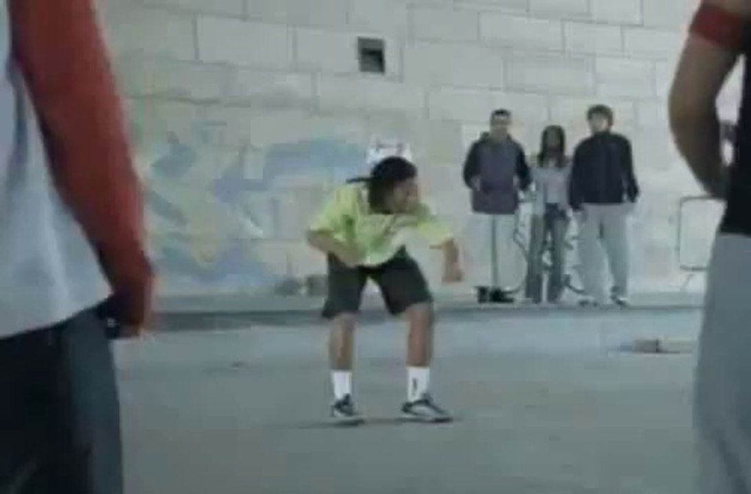 Ronaldinho célèbre la journée du freestyle