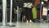 'El protector de rodillas' en los aviones provoca incidentes y aumenta las ventas
