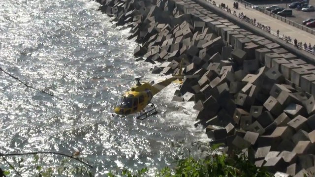 La intensa búsqueda del pescador desaparecido en Candás, Asturias