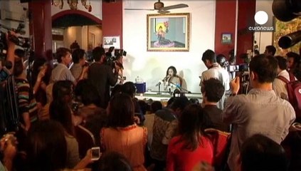 Myanmar Güzellik Kraliçesi tacı geri getirdi