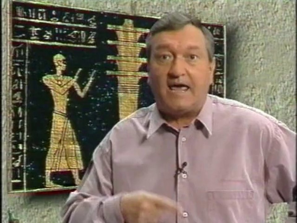 Erich von Däniken - Auf den Spuren der Allmächtigen E19 - Graffiti Monster