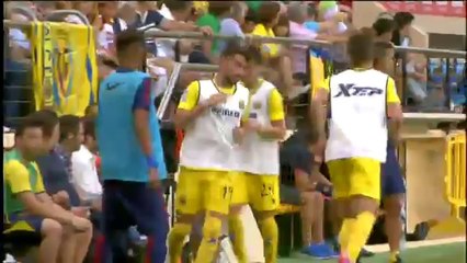 Neymar Firma una Bota a fan Mientras Calentaba Para entrar a jugar