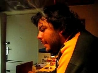 Flo commande un verre en anglais