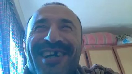 Hunharca gülen adam