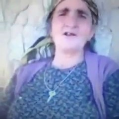 Yaşlı Nine 18'lik Şarkı Söylüyor