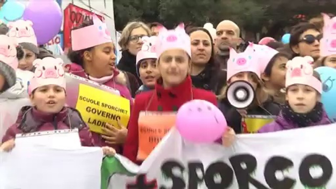 SCUOLA, TORNA IL RISCHIO PULIZIA