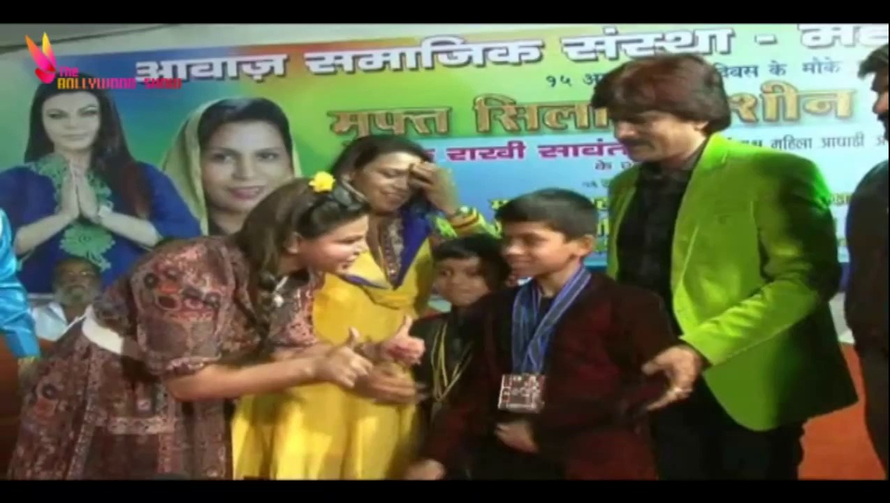 Rakhi Sawant Distributes Sewing Machines | Supports Women Empowerment !