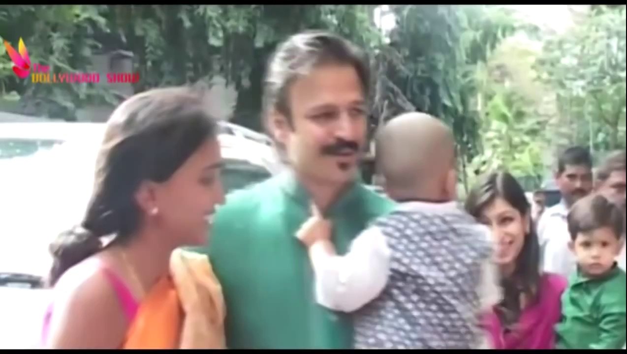 BOLLYWOOD BULLETIN | Deepika Padukone Flaunting ASSets| 19th August 2014