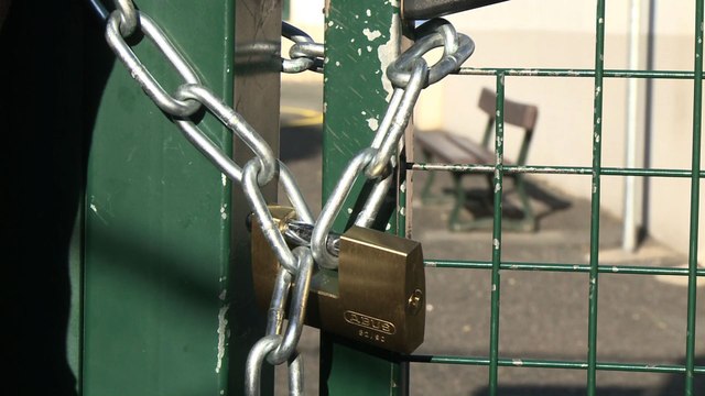 Rythmes scolaires : écoles cadenassées et parents en colère à Yerres