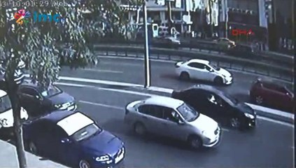 Avcılar'daki üst geçit çökmesi kamerada