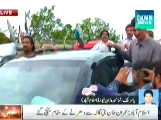 Imran arrives at sit-in in Islamabad