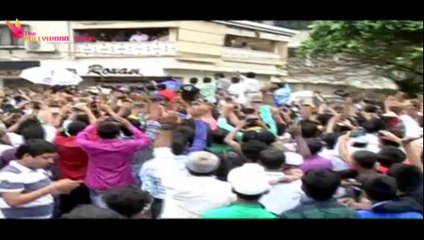 Salman Khan Celebrates Eid With Family & Fans