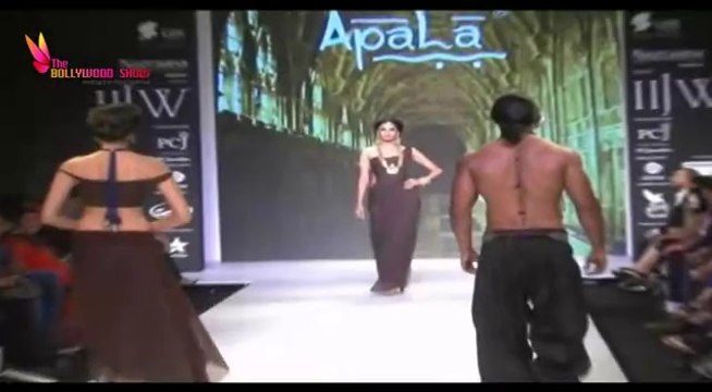 India International Jewellery Week 2014 (IIJW) | Sexy Deepti Gujral Sizzles On Ramp