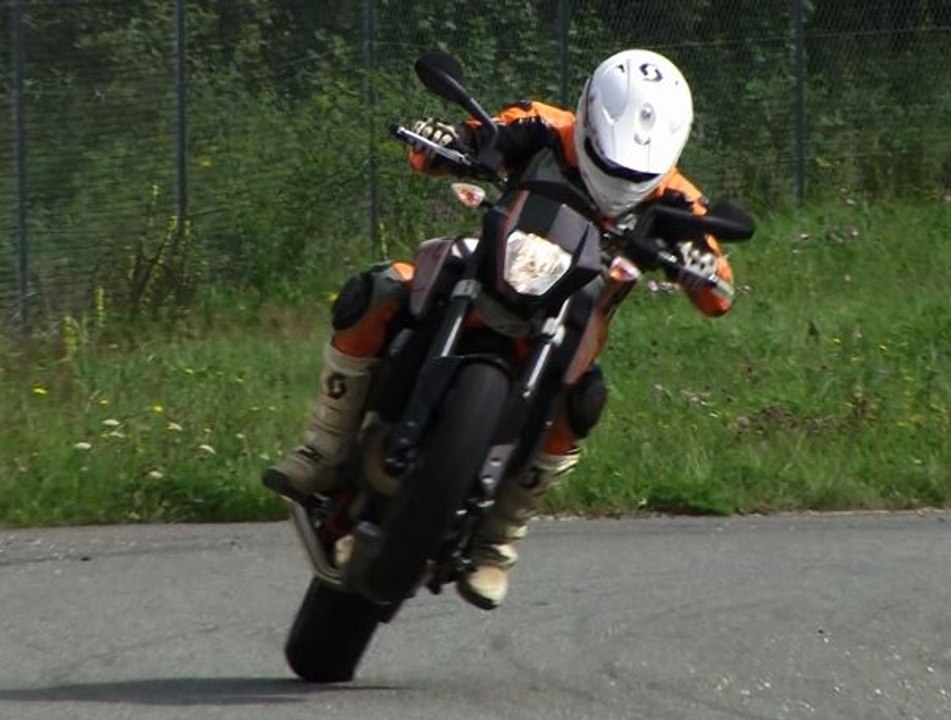 Essai KTM Duke 690 : une bonne cure d'Orange